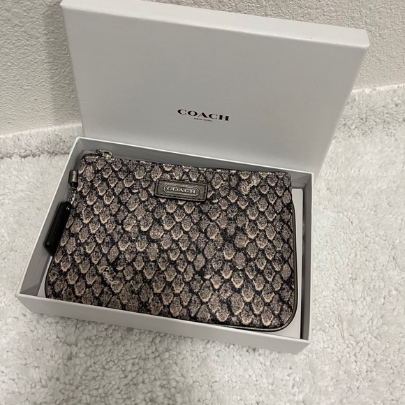 Coach wristlet - BRAND NEW - Picture 1 of 3